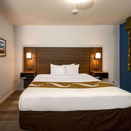 Quality Inn & Suites Туларе Екстер'єр фото