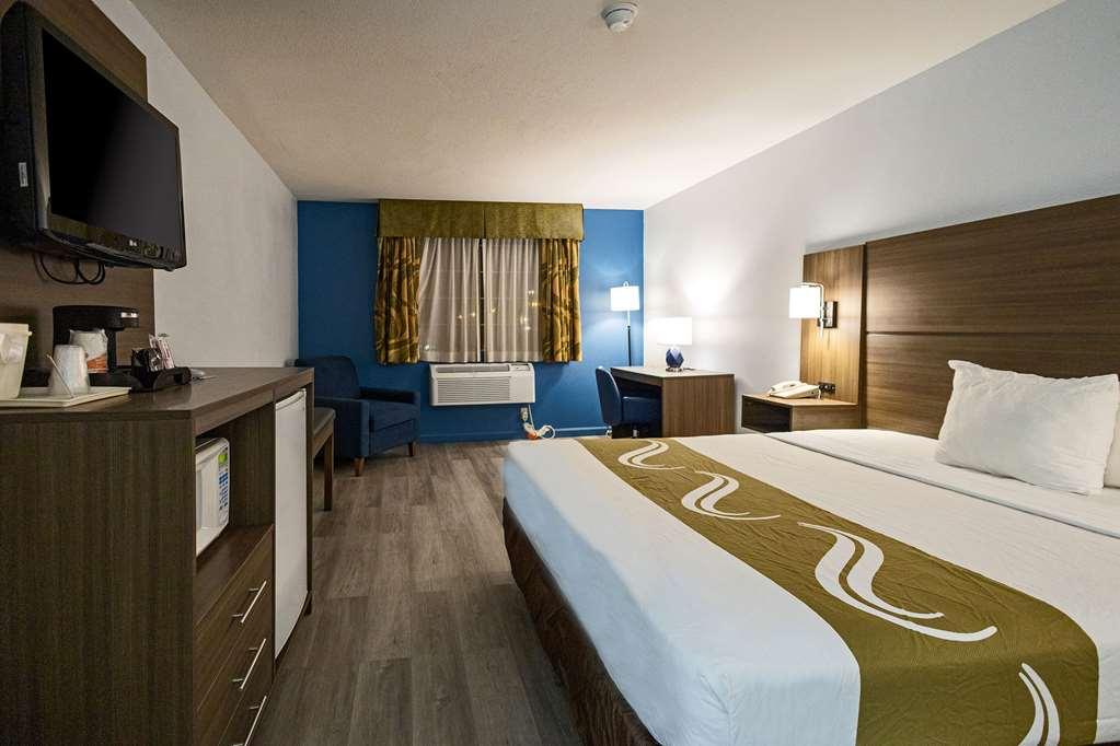 Quality Inn & Suites Туларе Номер фото