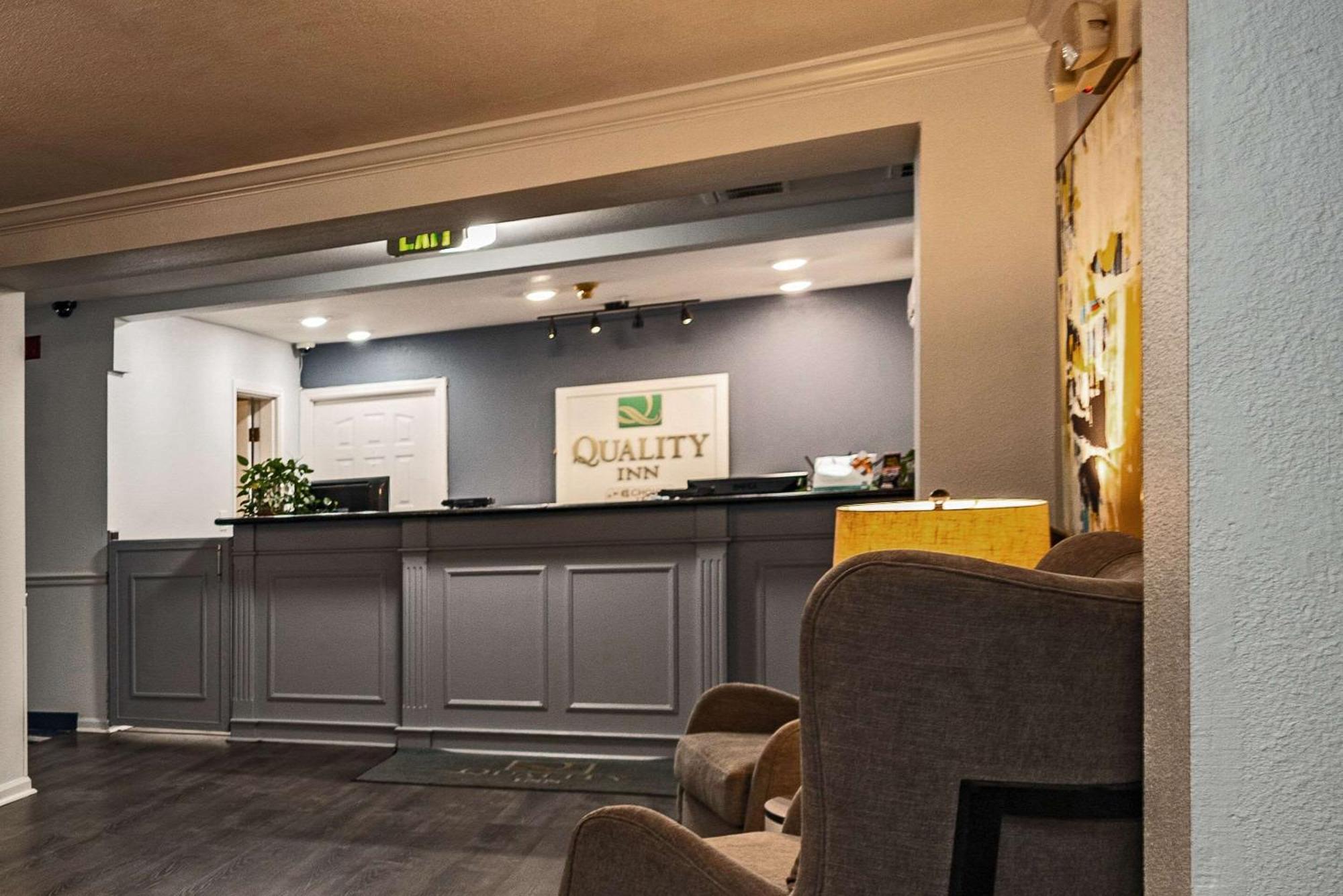 Quality Inn & Suites Туларе Екстер'єр фото