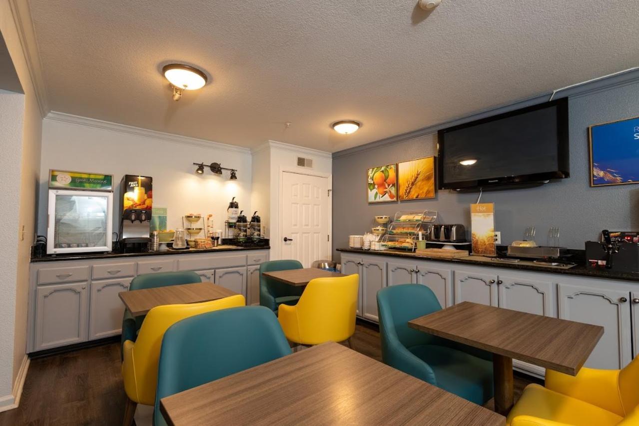 Quality Inn & Suites Туларе Екстер'єр фото