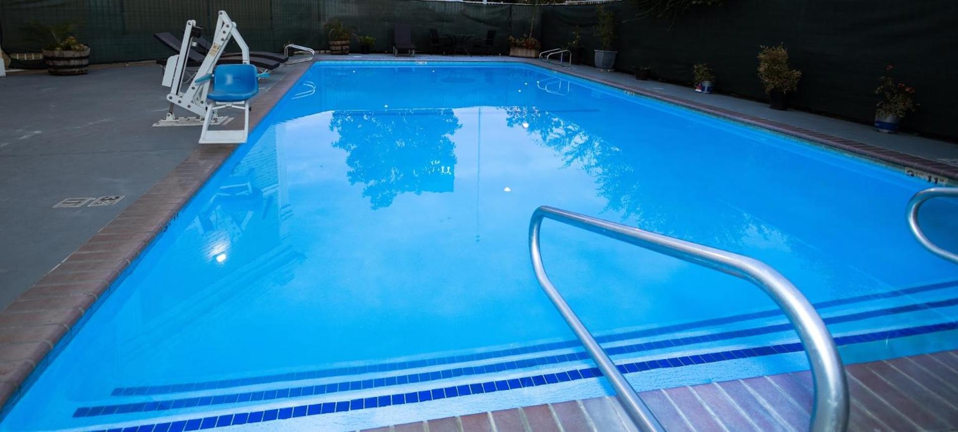 Quality Inn & Suites Туларе Екстер'єр фото