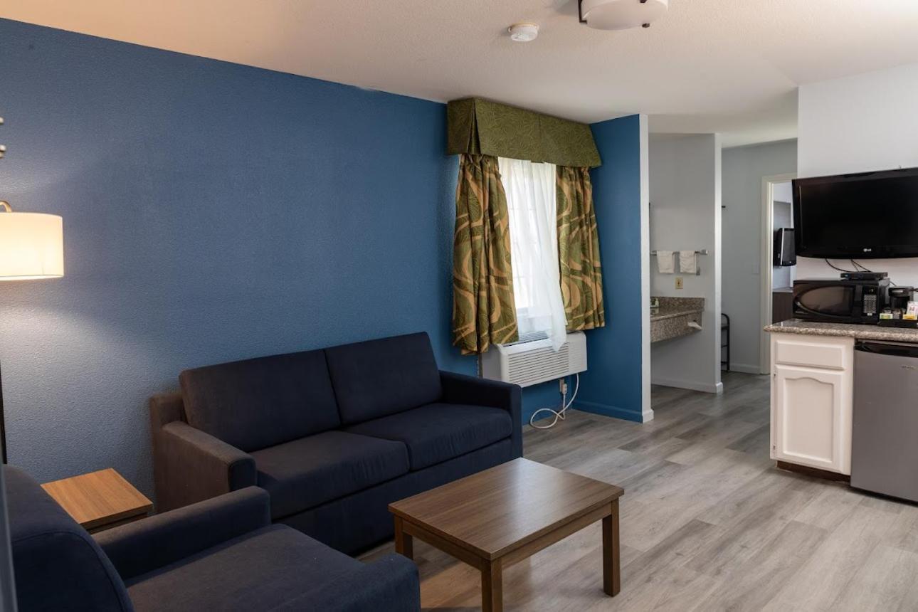 Quality Inn & Suites Туларе Екстер'єр фото
