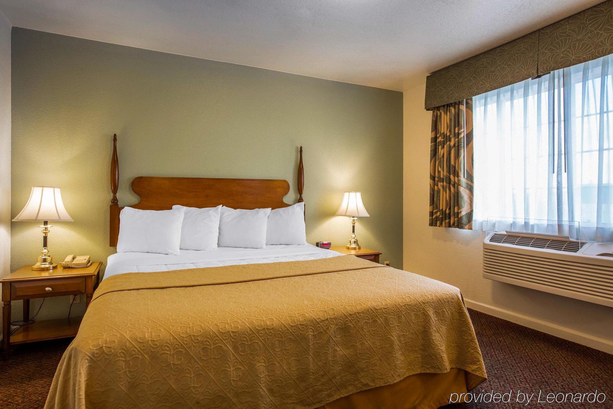 Quality Inn & Suites Туларе Екстер'єр фото