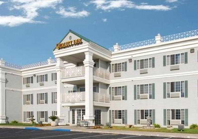 Quality Inn & Suites Туларе Екстер'єр фото