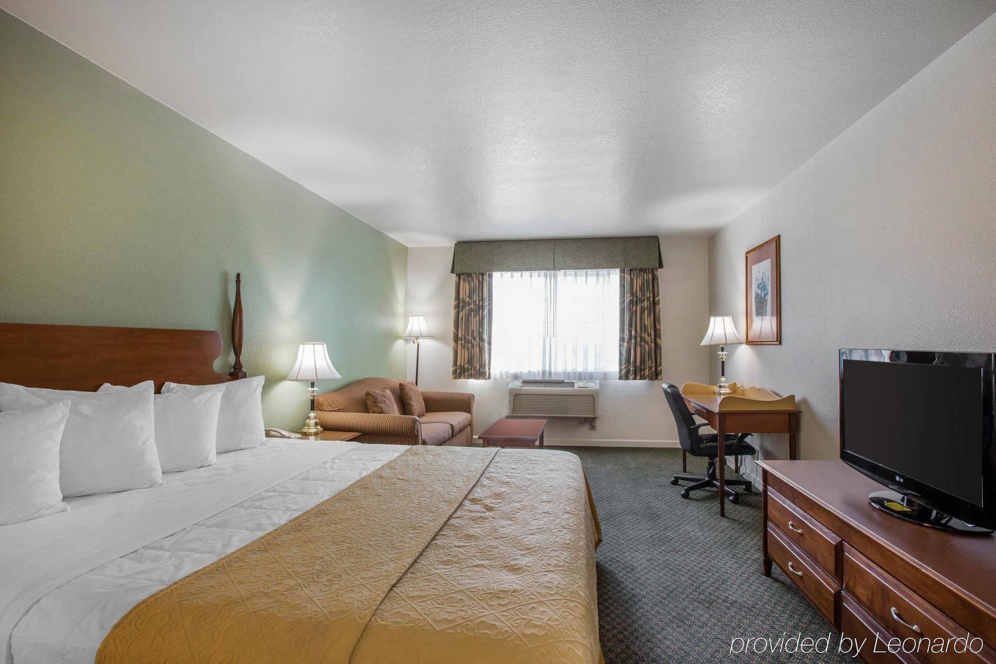 Quality Inn & Suites Туларе Екстер'єр фото