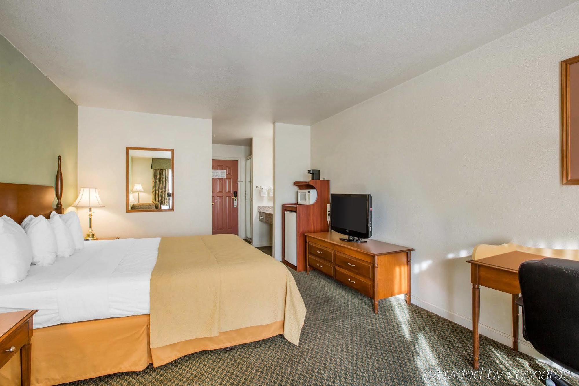 Quality Inn & Suites Туларе Екстер'єр фото