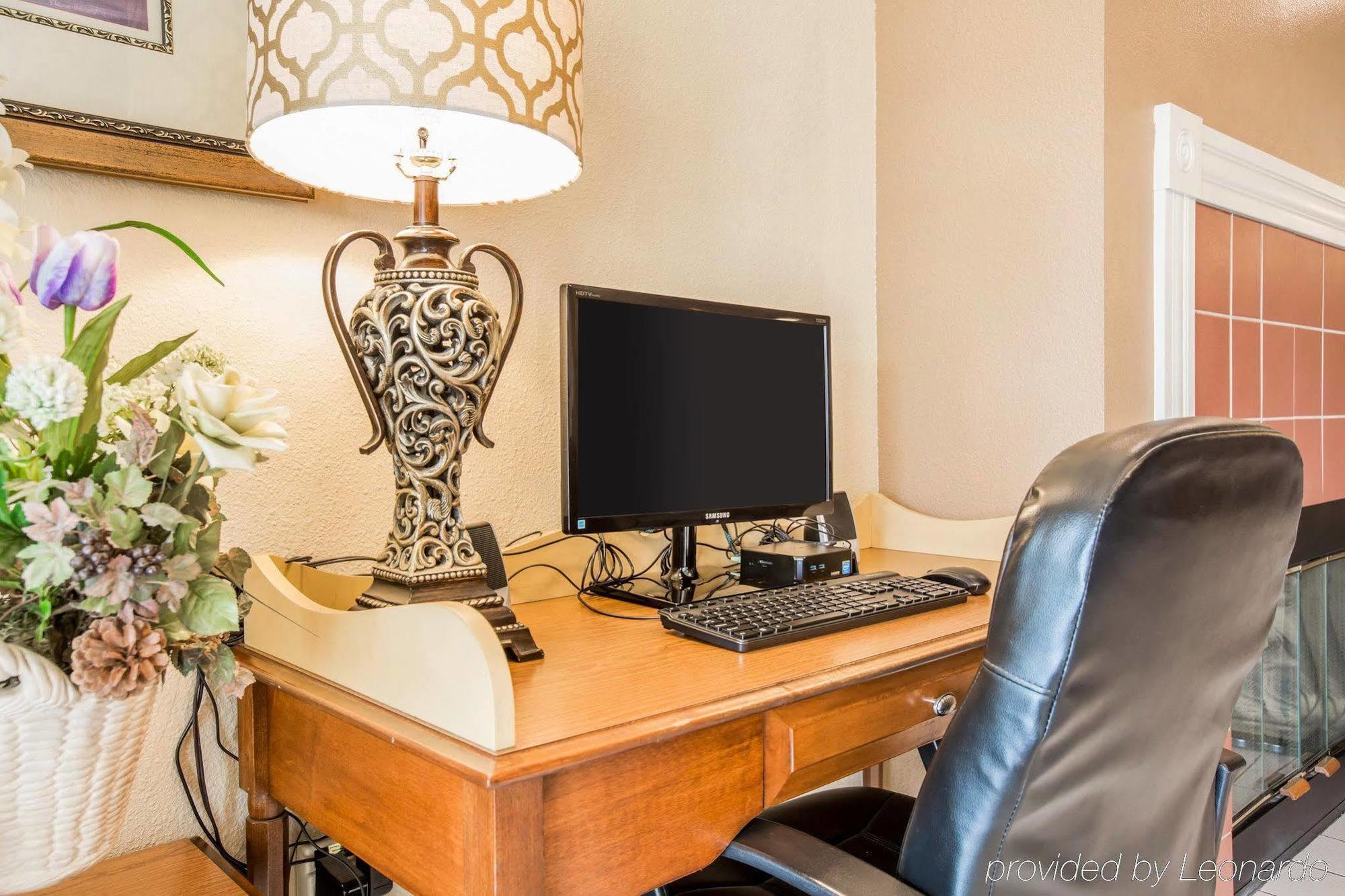 Quality Inn & Suites Туларе Екстер'єр фото